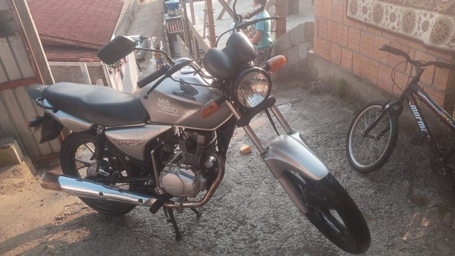 VENDO HONDA CG 150 TITAN. VALOR : 6.000