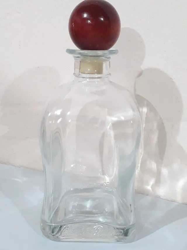 Garrafa vazia de licor de cereja marca polonesa Nalewka Babuni de 750ml