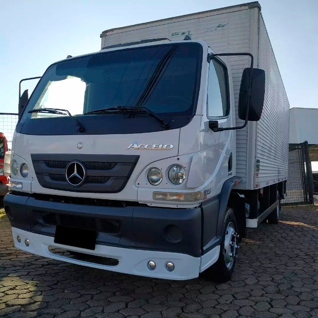 MB Accelo 815 bau ano 2013