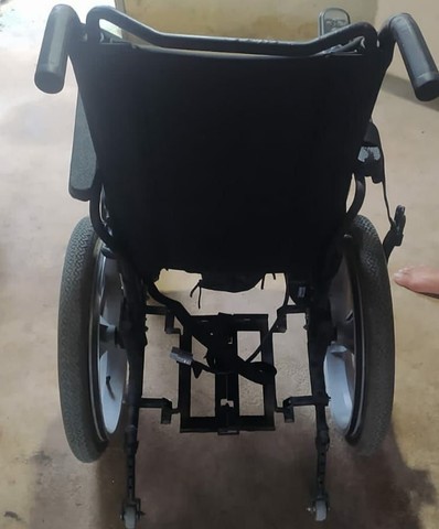 Cadeira de rodas motorizada - Foto 3