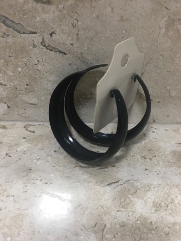 Brinco argola esmaltada