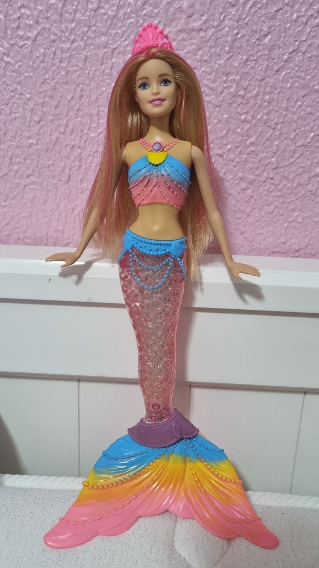 Barbie sereia luzes