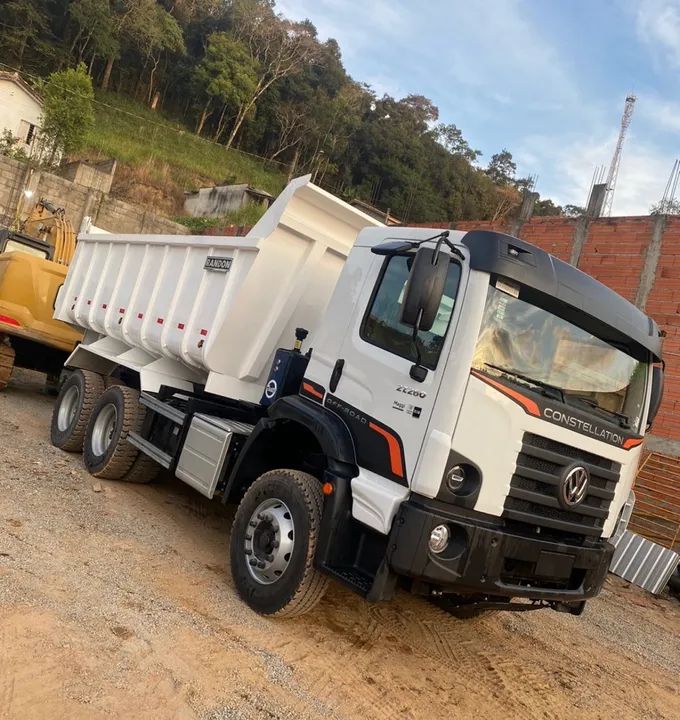 Lote VW 27.260 ano 2024, 6x4, com caçamba de 14 ?, média de 3000 Km, em SP - Foto 4