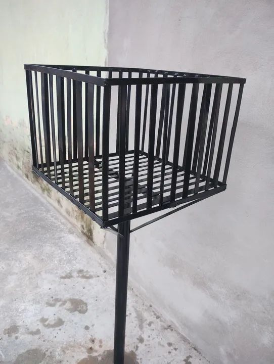 Lixeira quadrada 50 por 50 pra calçada com entrega e instalação grátis 