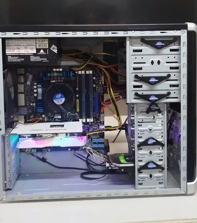 I7 com 16gb memória rx580 8gb e SSD 