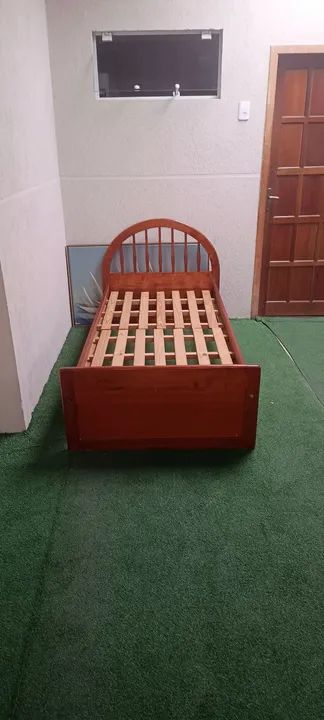 Cama de madeira de mostruário ----- entrego