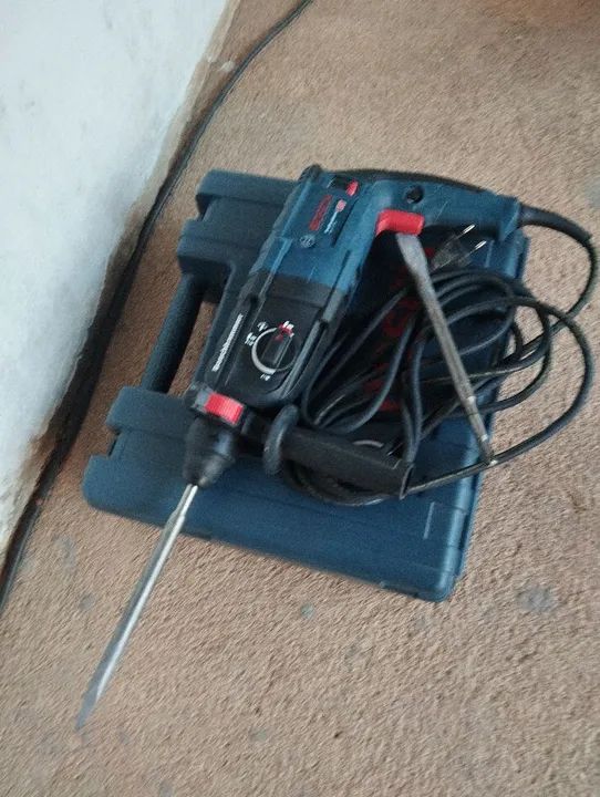 ALUGO MARTELETE 2KG 820W - Foto 2