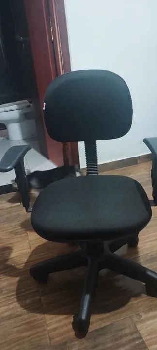 Cadeira de escritório ótimo estado 