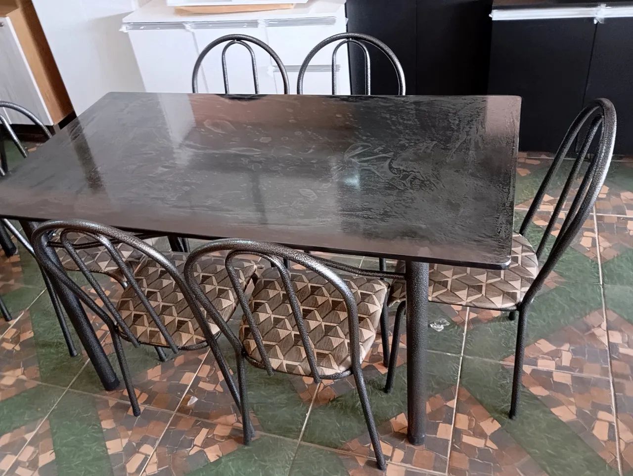 Mesa com 6 cadeiras, tampo em ardósia. - Foto 4