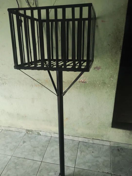 Lixeira quadrada 50 por 50 pra calçada com entrega e instalação grátis  - Foto 4