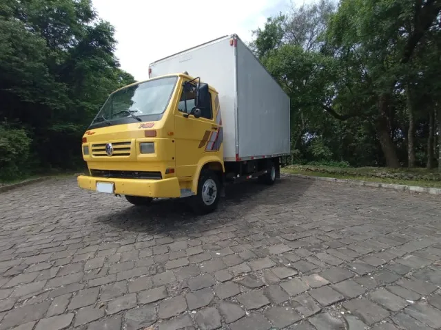 Volkswagen 7100, baú, 1998.