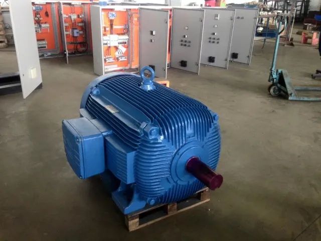 Motor Elétrico seminovo 200cv 6 polos weg w21