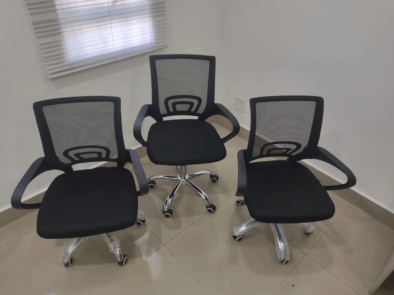 Cadeiras de escritório Novas R$250,00 cada (Acima de 10 unid. R$235,00 cada)  - Foto 3