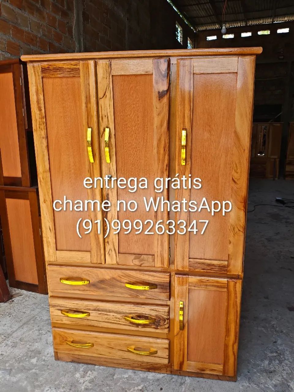 Guarda roupa de madeira frete grátis.