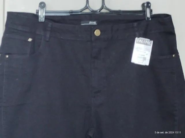 calça plus size cigarrete bordada preta tamanho 52 - Foto 3