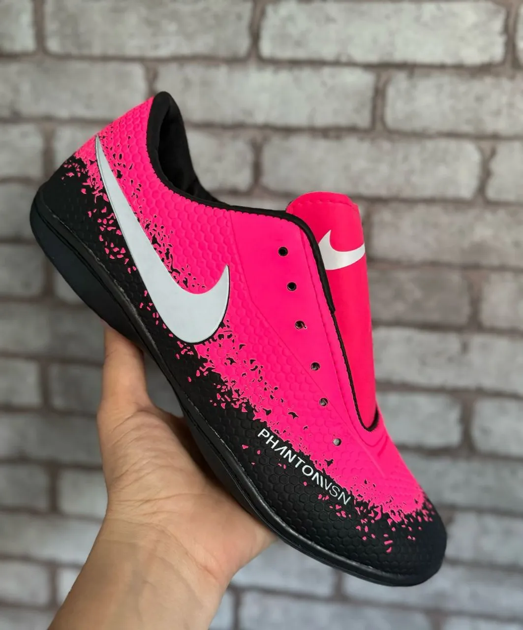 Chuteira Nike Phantom VSN - Rosa