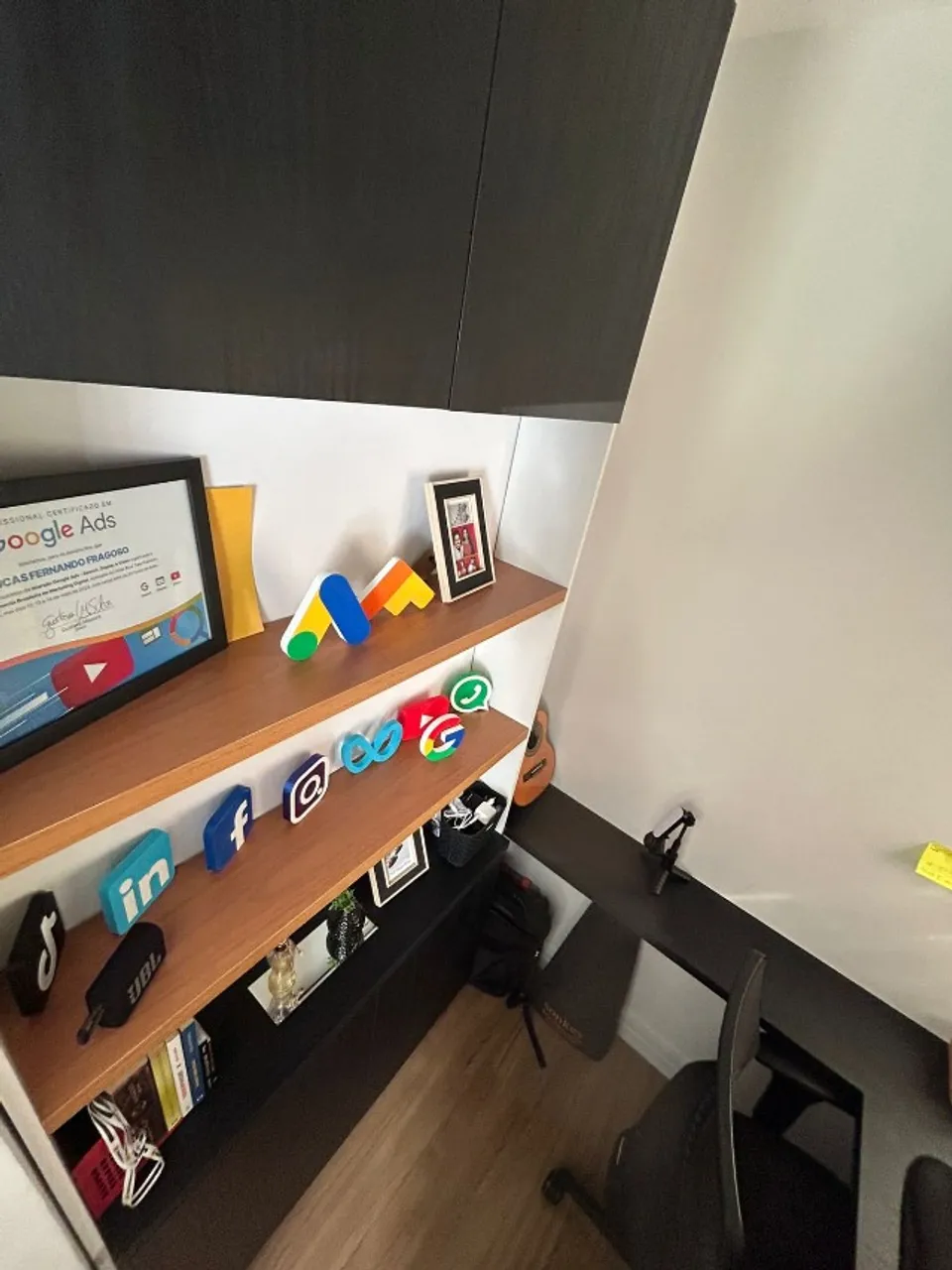 Escritório (Mesa + Armário)