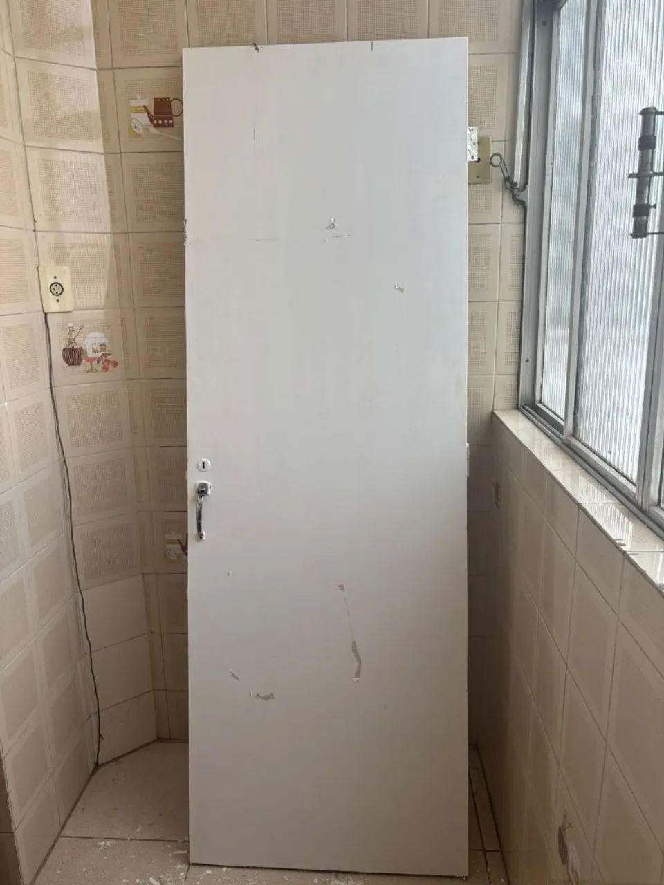 Uma porta de madeira 0,70 x 2,10 m