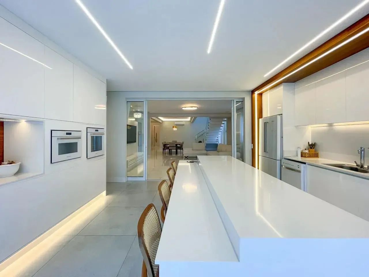 Imóvel para aluguel possui 450 metros quadrados com 4 quartos em Centro - Camboriú - SC - Foto 8