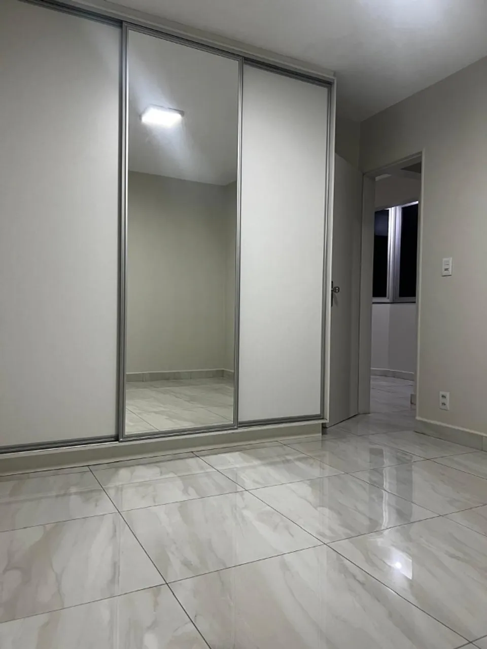 Apartamento no Universitário de 2 quartos.