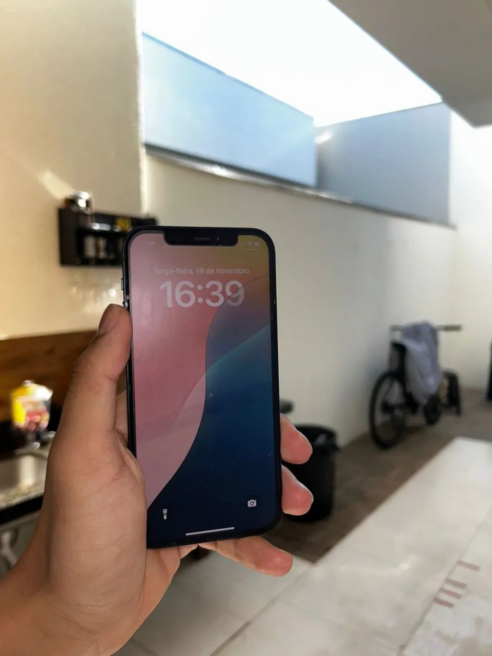 iPhone12 ブラック iPhone 12 64 GB preto - Excelente (Recondicionado) | Parcelamento