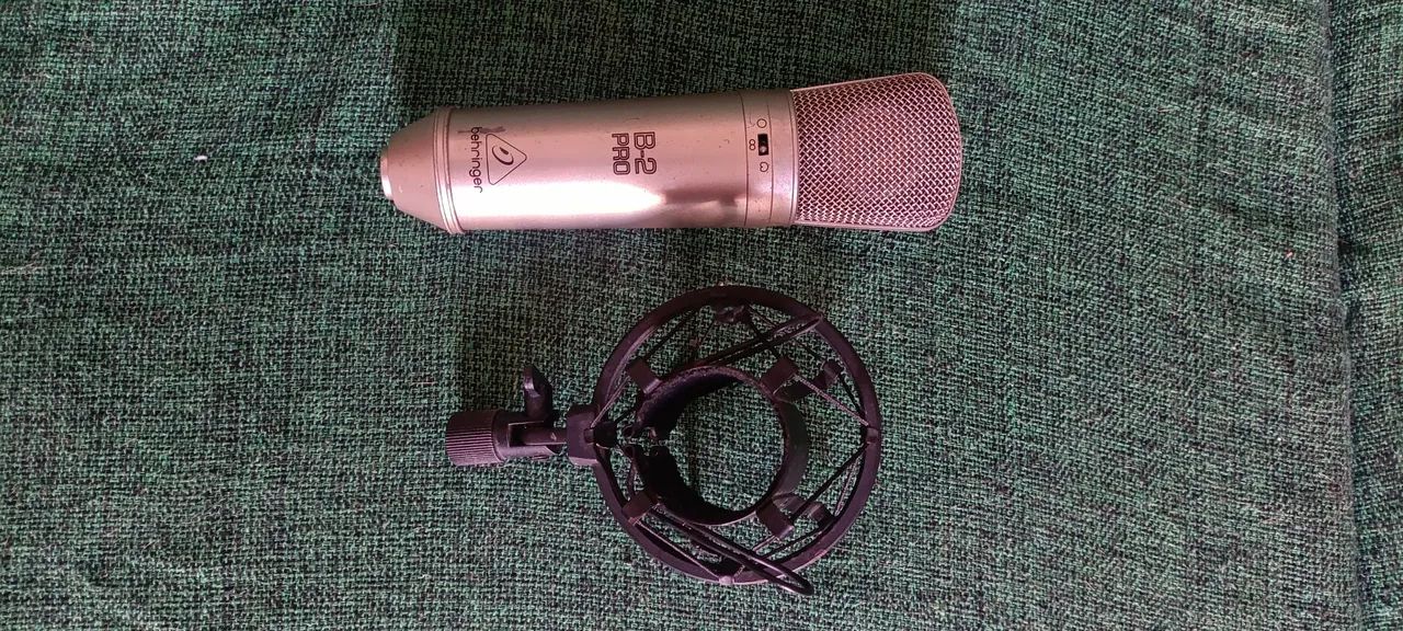 Microfone condensador da Behringer B2 pro 