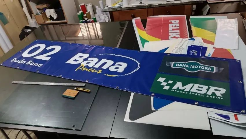 Adesivos, banners, lonas, comunicação visual