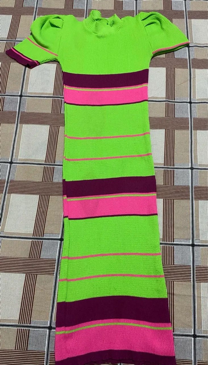 Vestido Tricot Listrado Neon