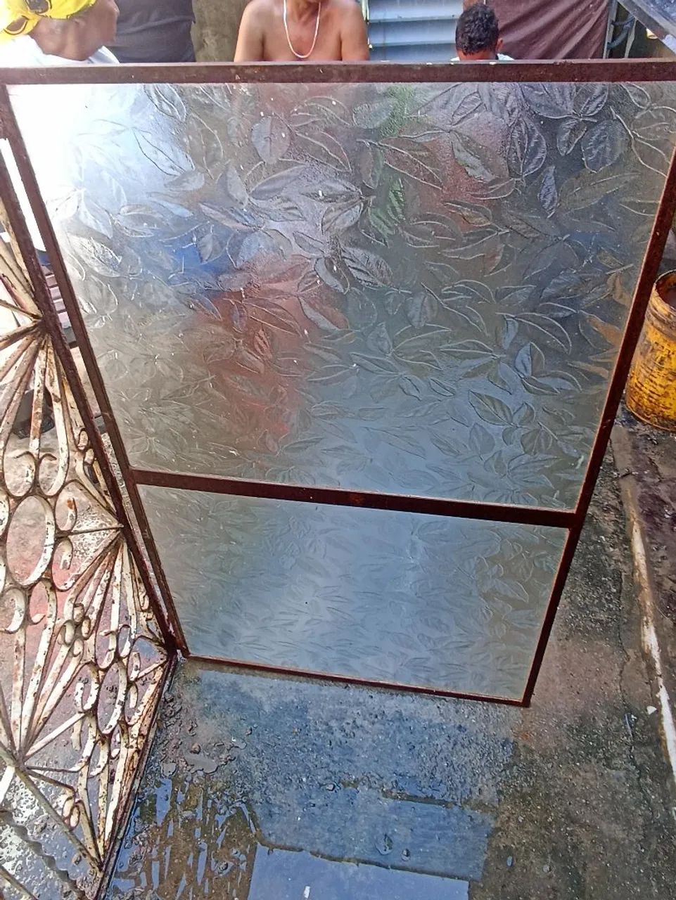 Janela de ferro com design ornamental - Foto 5