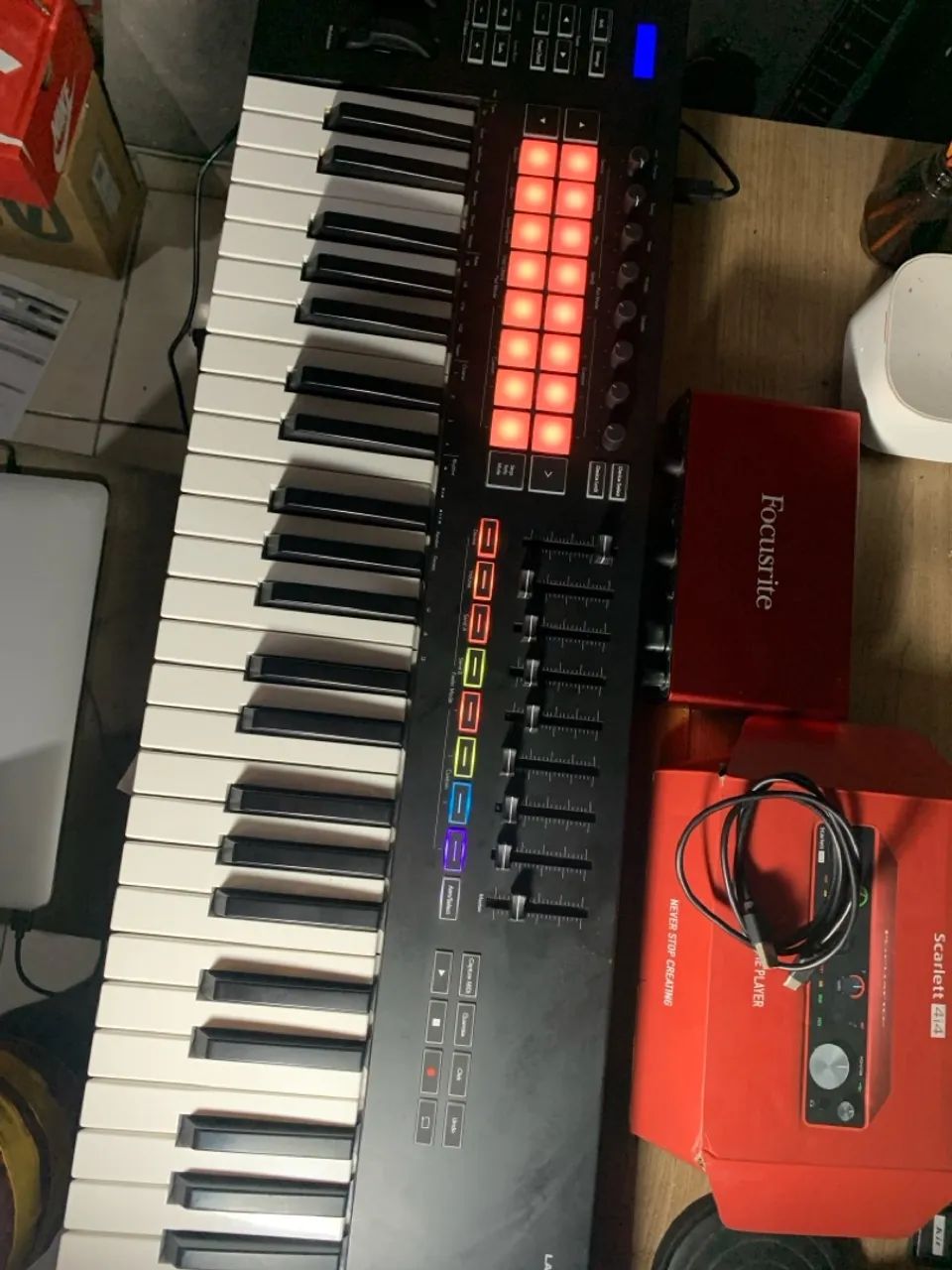 Controlador Novation Mk3 49 novo - Foto 4