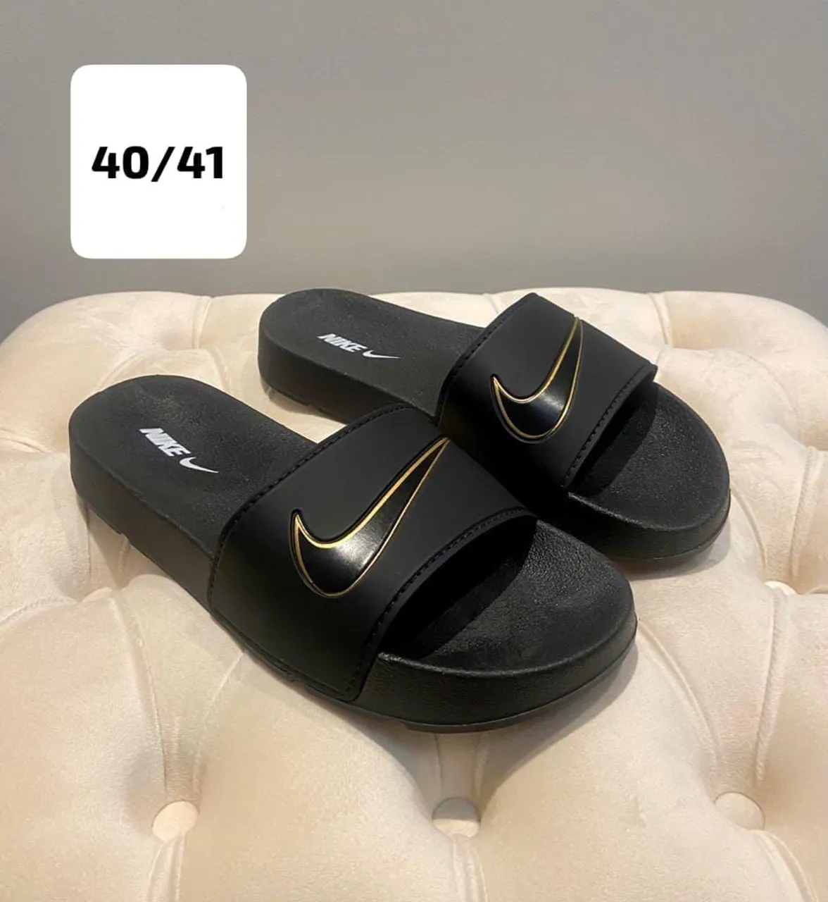Chinelo Nike Slide Preto Dourado 40/41