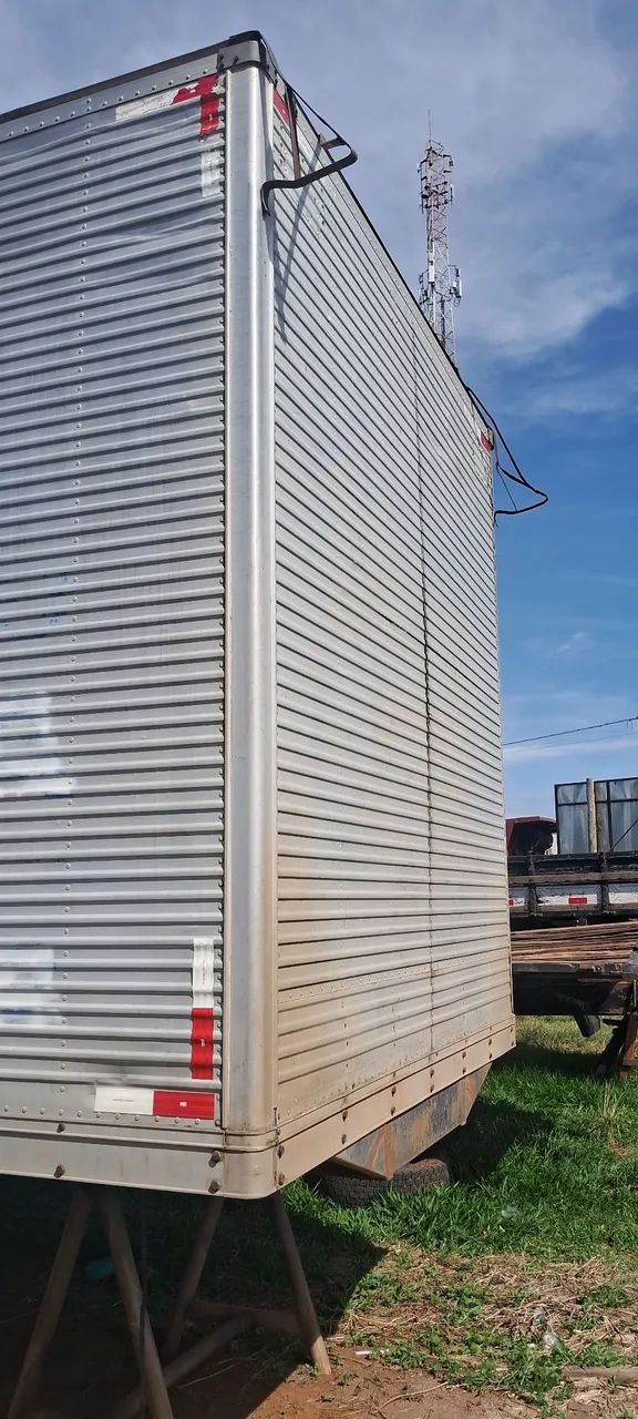 Bau Alumínio 10,5 mtrs com porta lateral - Foto 3