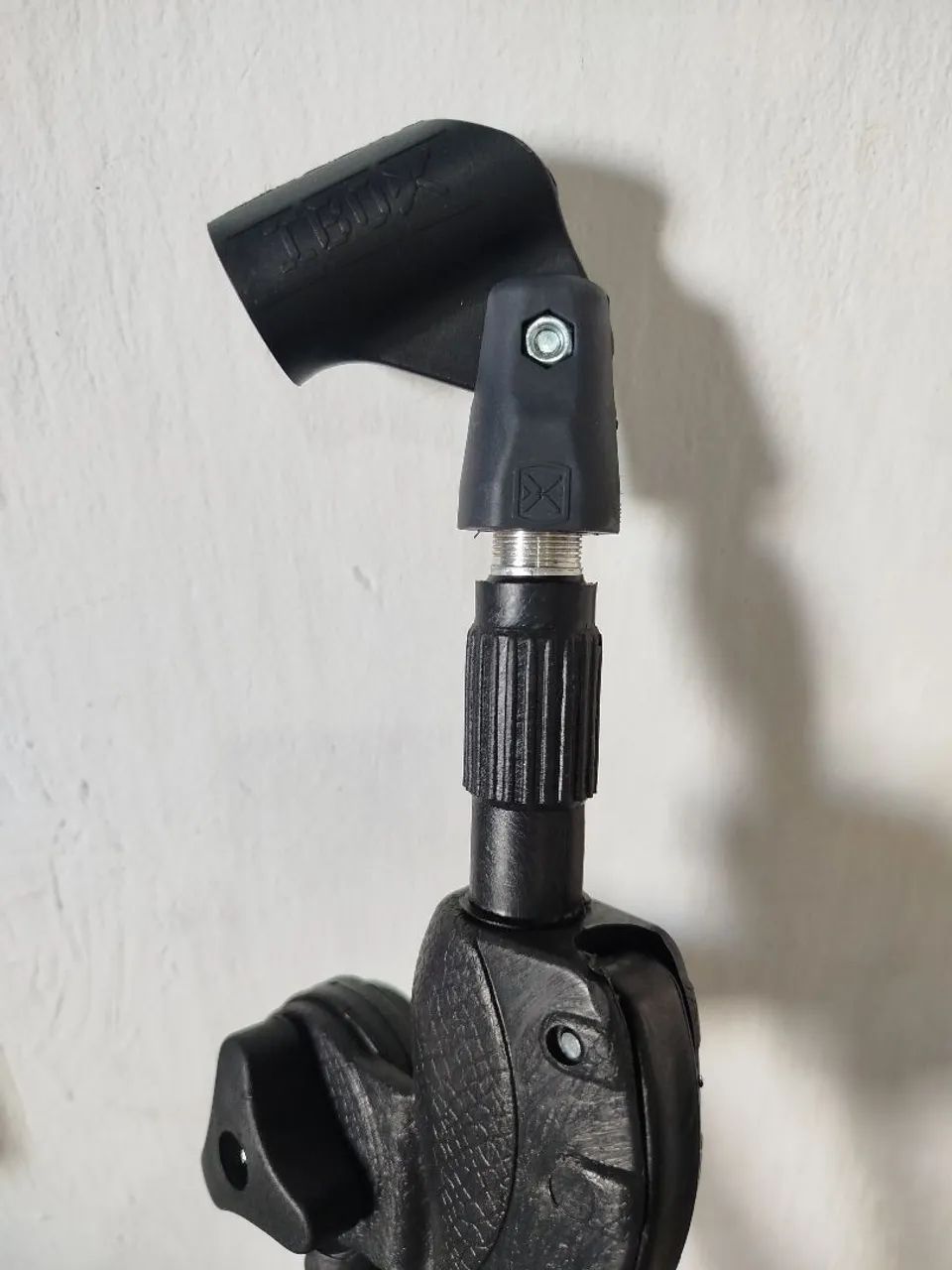 Pedestal de microfone IBOX, com cachimbo pra microfone com fio. (PIX, DINHEIRO E CARTÃO). - Foto 3