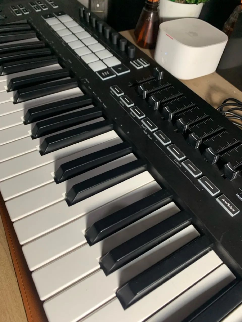 Controlador Novation Mk3 49 novo - Foto 3