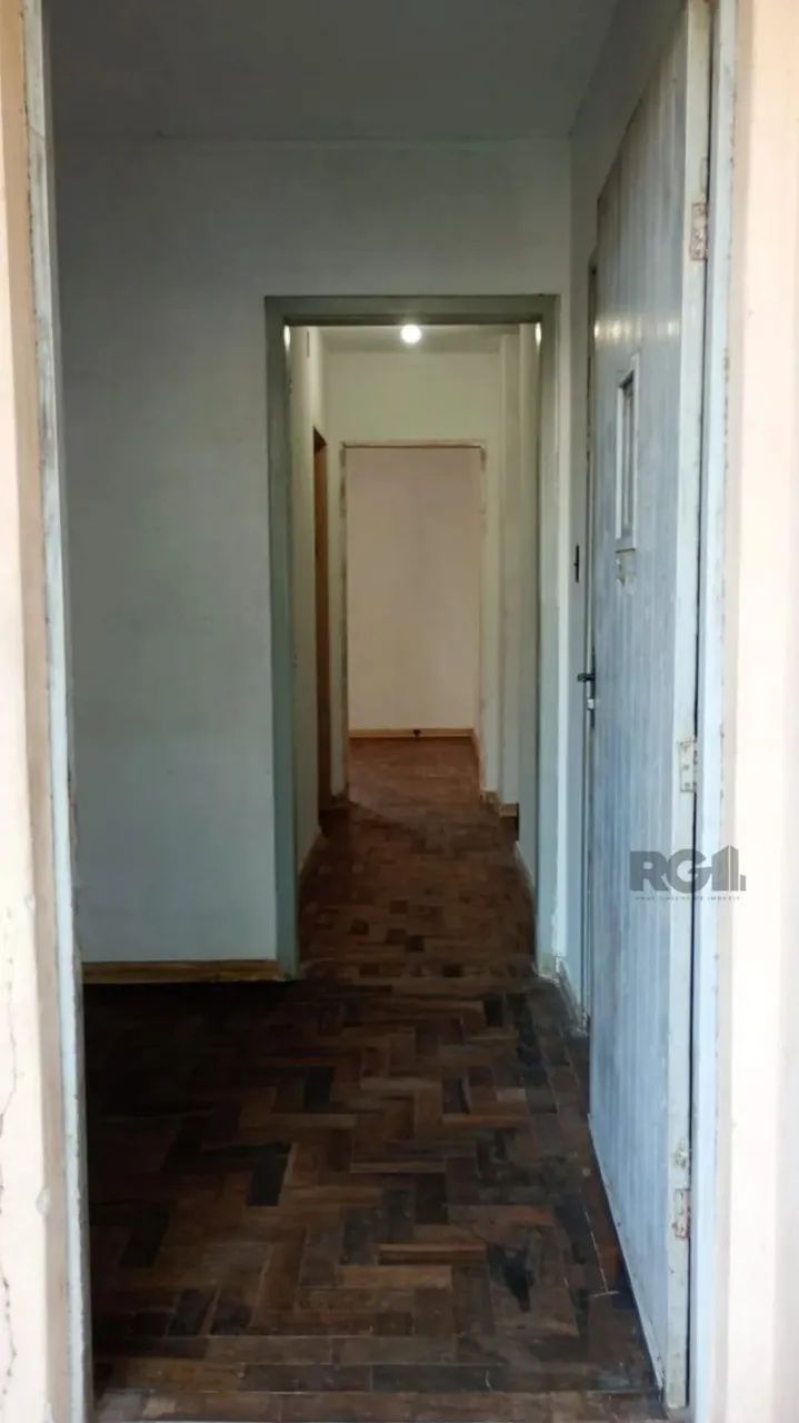 CASA DE 3 DORMITÓRIOS NO BAIRRO SANTA TEREZA, COM VAGA DE GARAGEM E PÁTIO FRENTE E FUNDOS. - Foto 4