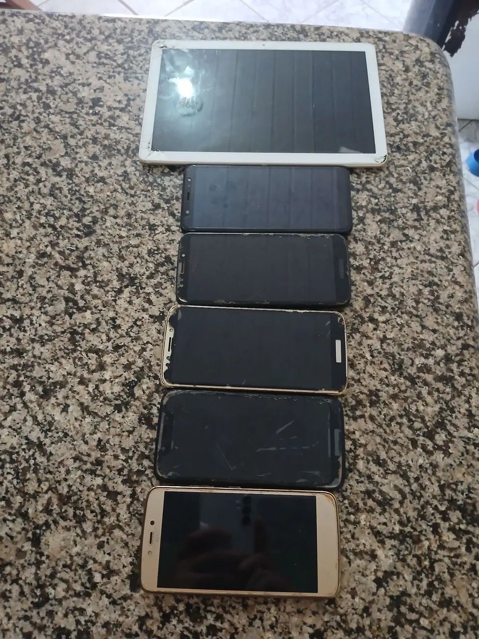 5 Celulares Motorola e um tablet para peças - Foto 2