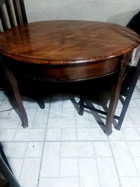 Mesa Redonda em Madeira Maciça ótimo estado.  - Foto 3