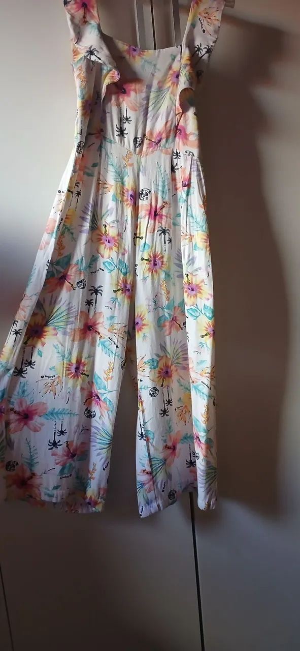 Macacão estampado floral infantil