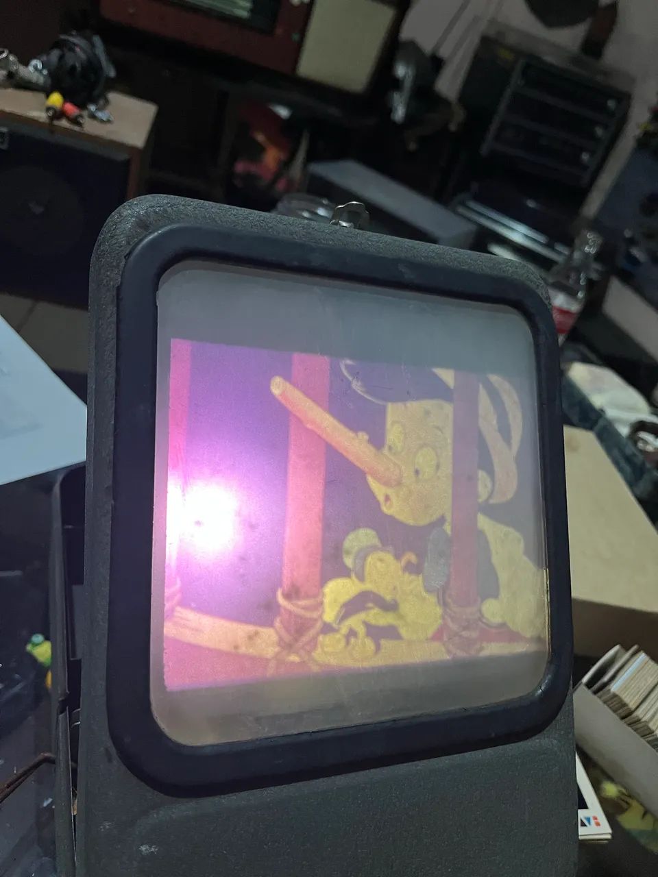 mini televisor ou um projetor de imagens estáticas, da marca "Eigar T.V." - Foto 4