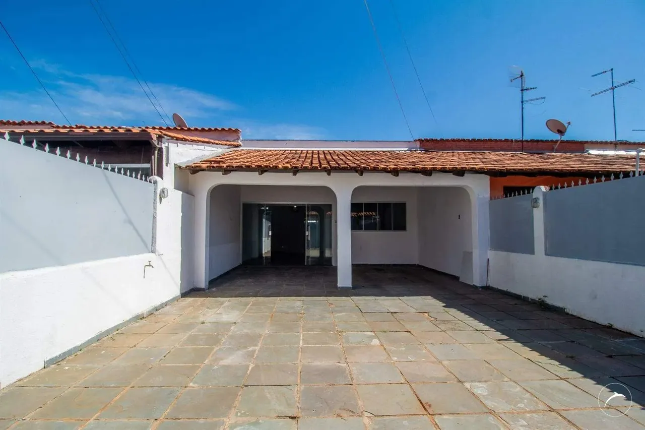 Casa com 4 Quartos, sendo 2 Suítes e 4 Vagas para locação no Cruzeiro Velho