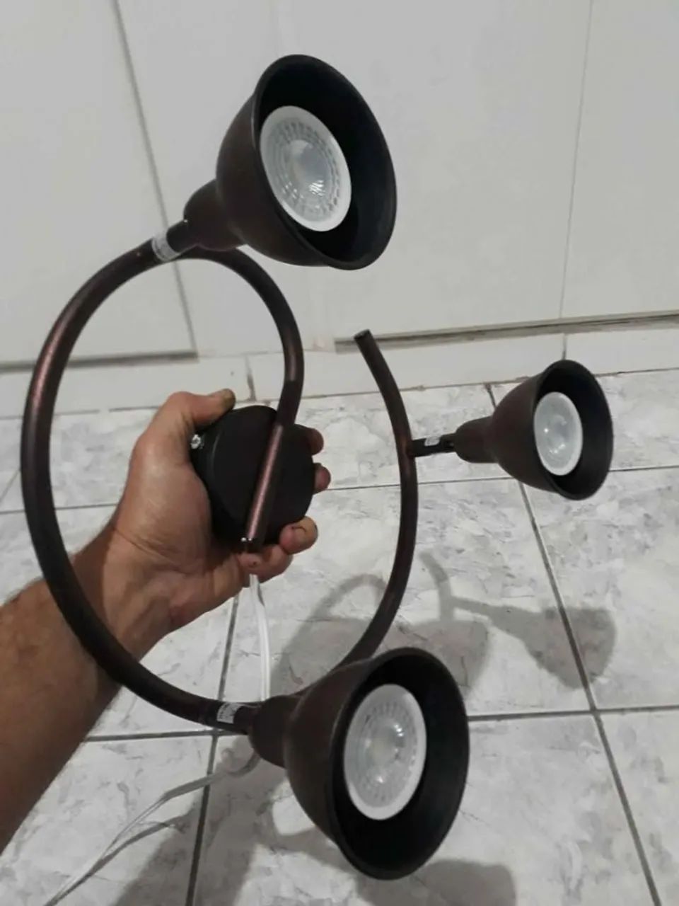 Luminaria spot de led direcional de três lampadas 35w cada, funcionando tudo certinho.