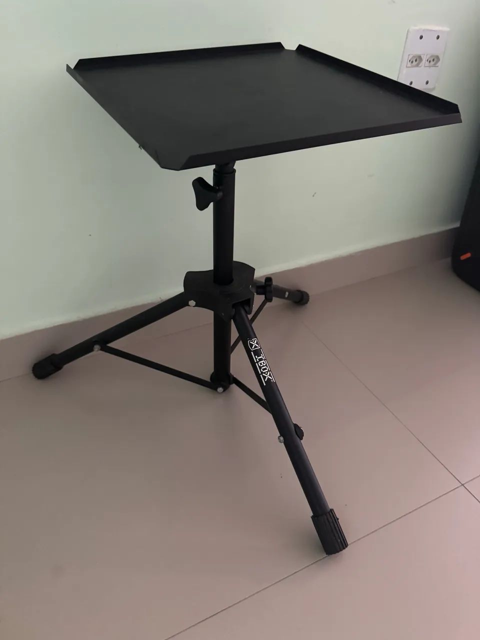 Tripé para retroprojetor, sem avaria e preço IMBATÍVEL  - Foto 2