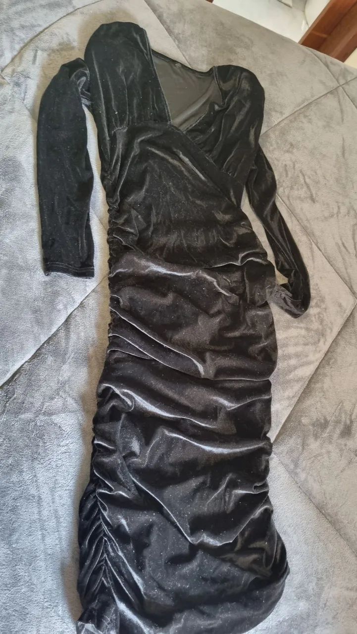 Vestido de Veludo Preto Elegante - Foto 3