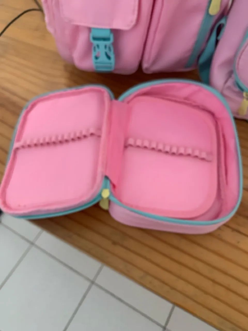 Kit Escolar Infantil Rosa com Mochila, Lancheira e Estojo - Foto 2