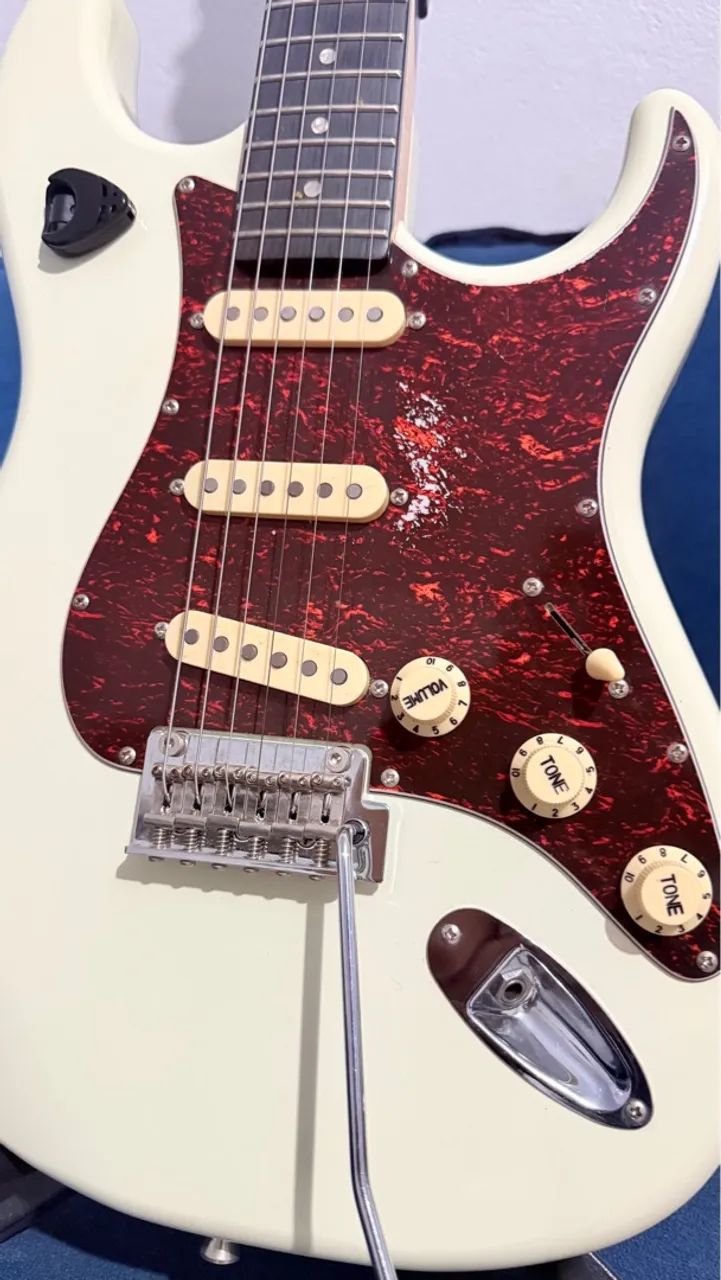?Guitarra Tagima T-635 Classic seminova bem cuidada.  - Foto 4
