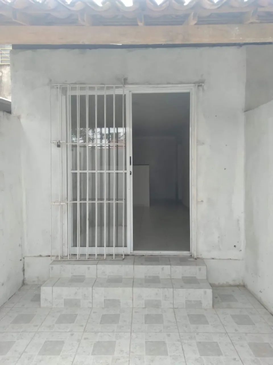 Casa com 3 quartos recém reformada com quintal e terraço - Perto de tudo!