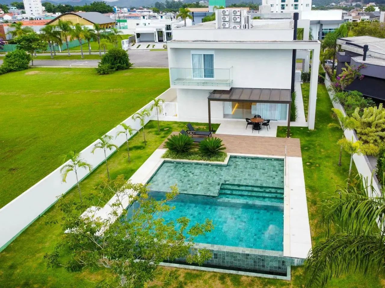 Imóvel para aluguel possui 450 metros quadrados com 4 quartos em Centro - Camboriú - SC - Foto 4