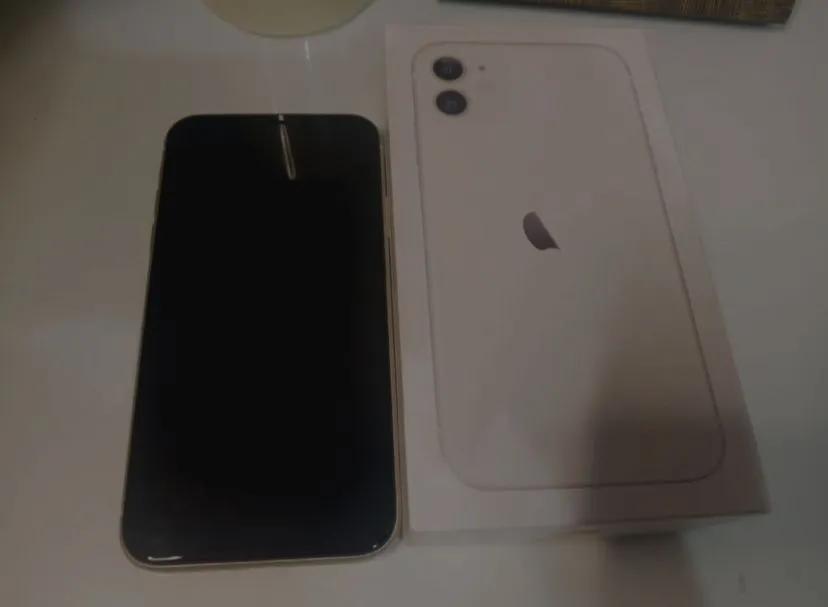 Vende-se iPhone impecável!