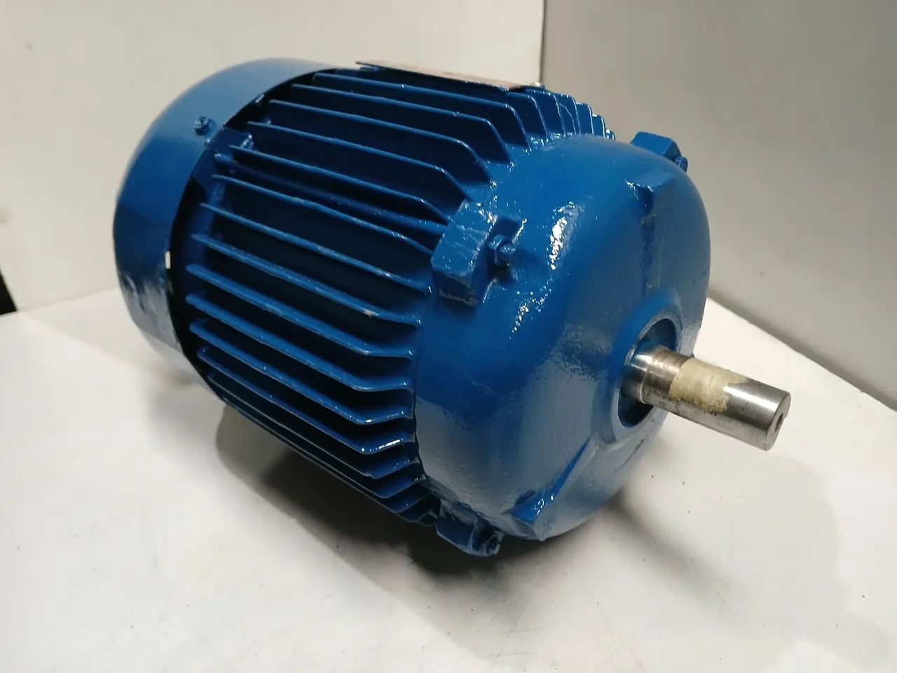 Motor elétrico Eberle Trifásico 1,5 cv 6 pólos  - Foto 4