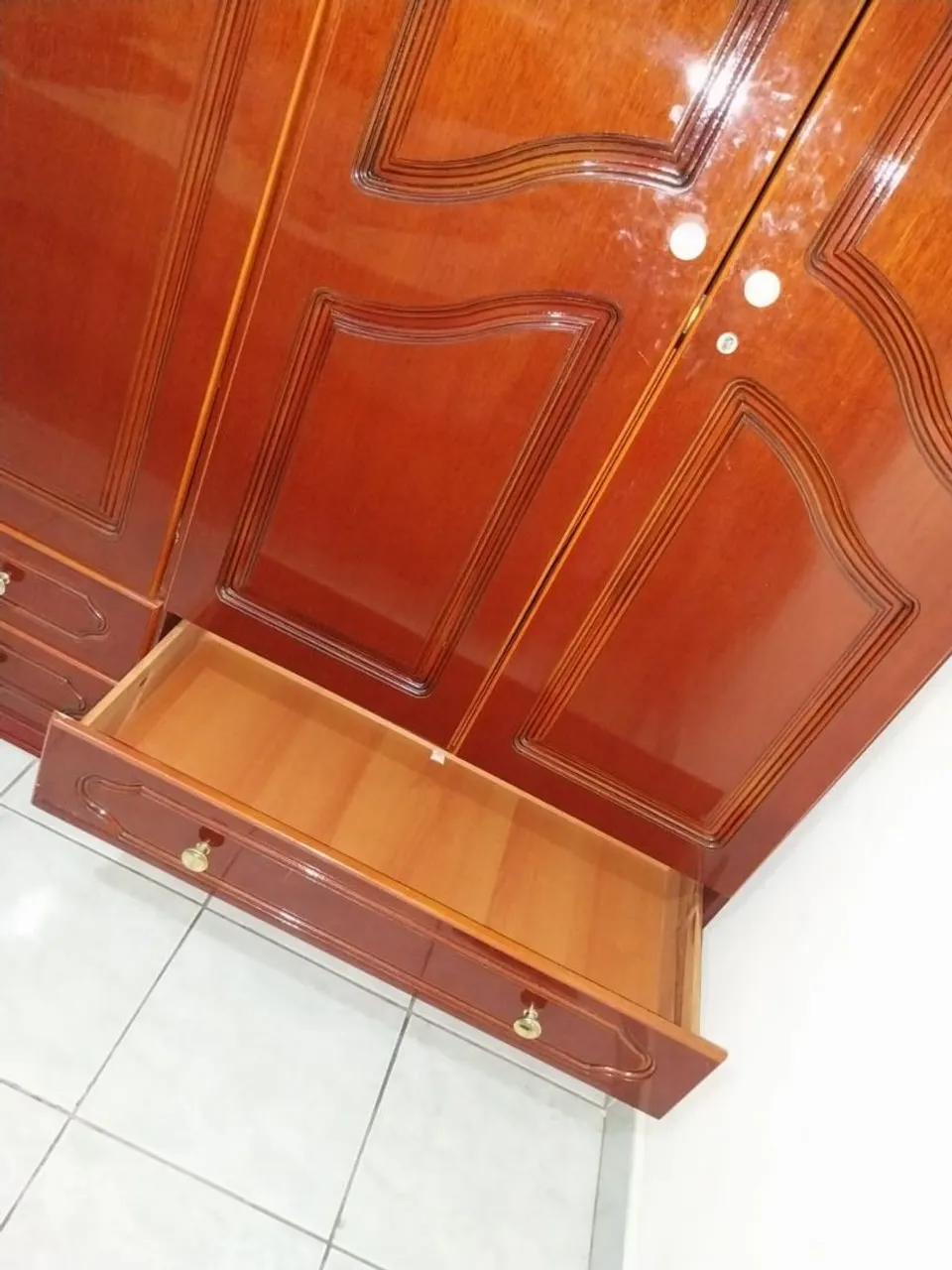 Guarda-Roupa de Madeira Maciça